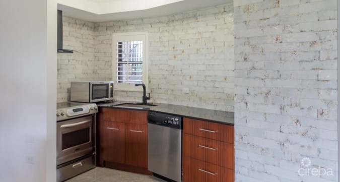 GEORGE TOWN VILLAS RENOVATED 2 BED, 2 BATH SMB