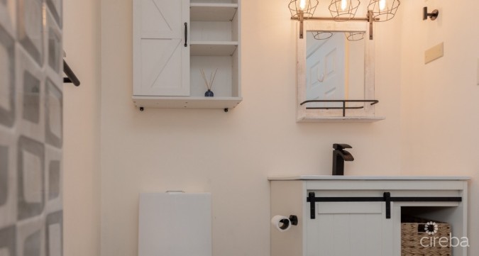 GEORGE TOWN VILLAS RENOVATED 2 BED, 2 BATH SMB