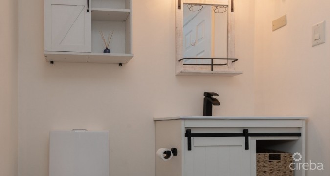 GEORGE TOWN VILLAS RENOVATED 2 BED, 2 BATH SMB
