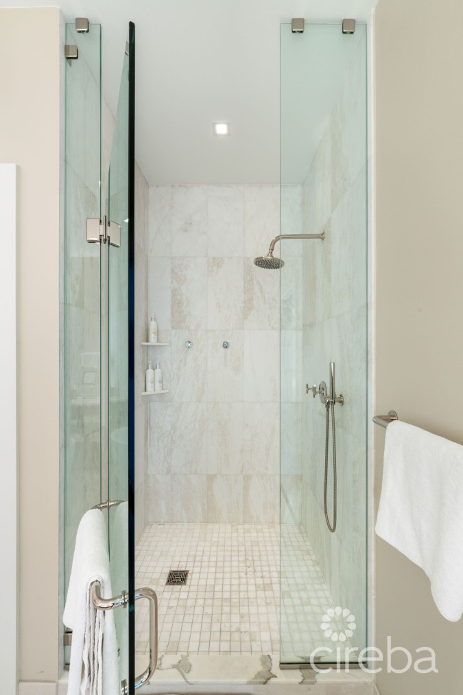 PENTHOUSE RESIDENCE AT SEAFIRE S1002