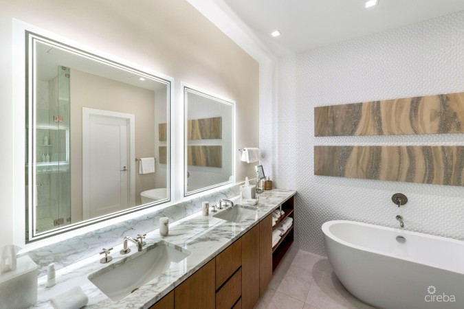 PENTHOUSE RESIDENCE AT SEAFIRE S1002