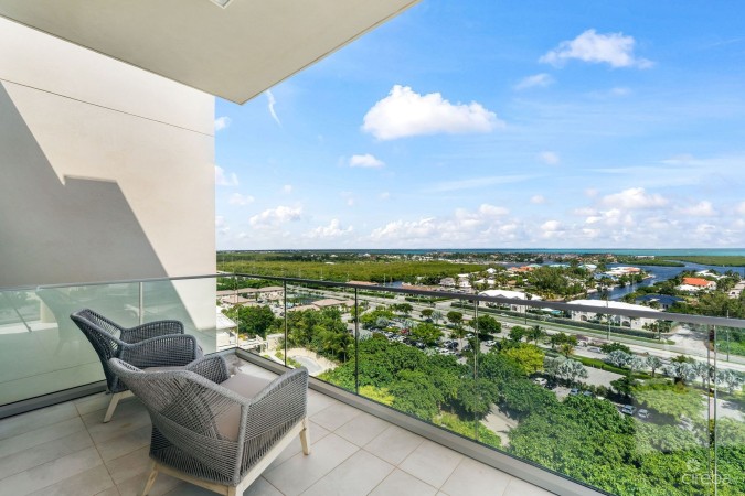 PENTHOUSE RESIDENCE AT SEAFIRE S1002