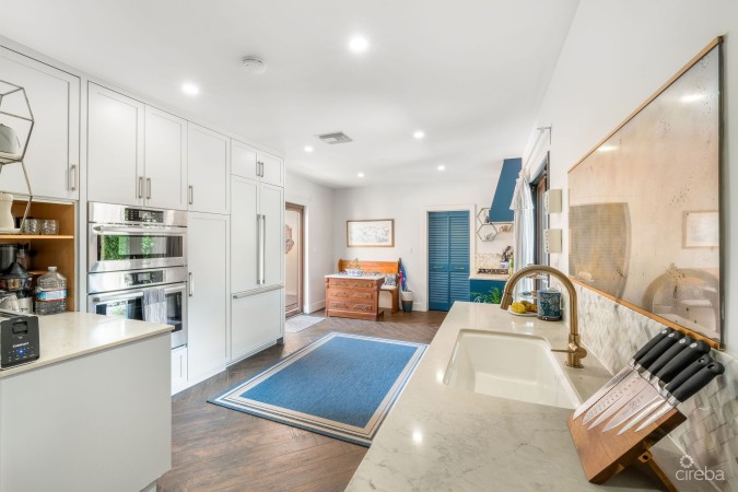 PRIVATE HOME ACROSS FROM SPOTTS BEACH
