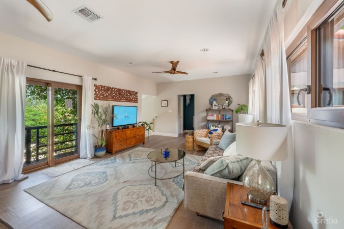 PRIVATE HOME ACROSS FROM SPOTTS BEACH