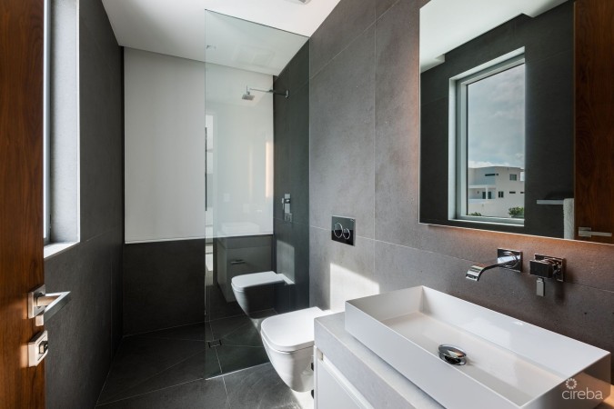 #48 LALIQUE QUAY - A MODERN MASTERPIECE