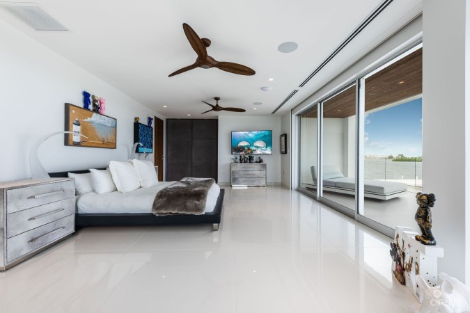 #48 LALIQUE QUAY - A MODERN MASTERPIECE