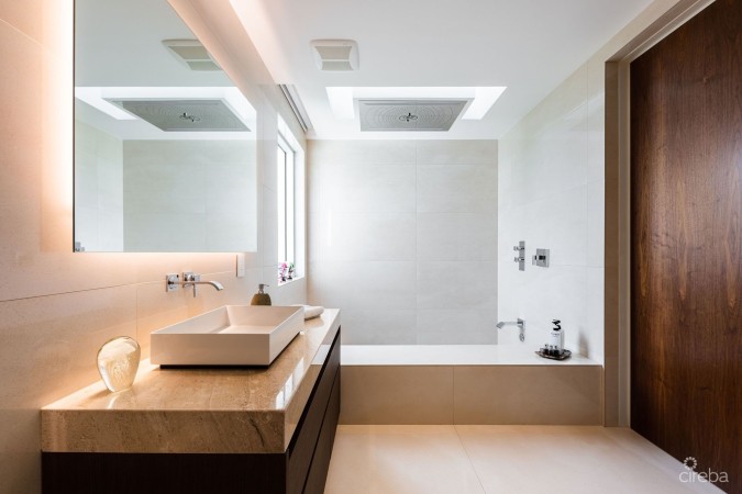 #48 LALIQUE QUAY - A MODERN MASTERPIECE