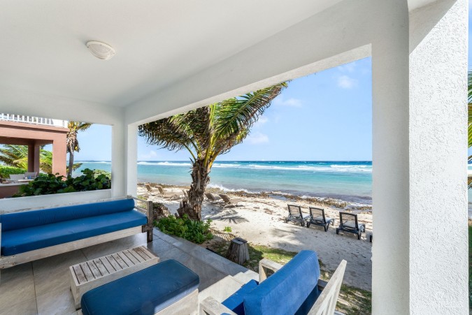 MAHOGANY POINT VILLAS 3, BEACH FRONT TOWNHOME