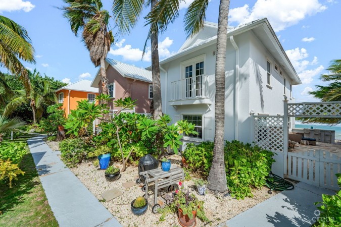 MAHOGANY POINT VILLAS 3, BEACH FRONT TOWNHOME