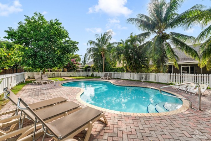 SPACIOUS 3-BEDROOM WITH DEN IN SCENIC SPRINGFIELD ESTATES