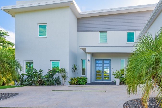 THE ULTIMATE ECO FRIENDLY CANAL FRONT FAMILY HOME