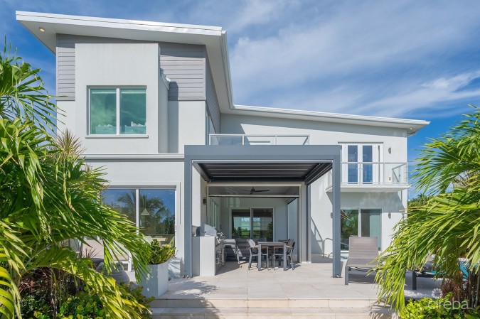 THE ULTIMATE ECO FRIENDLY CANAL FRONT FAMILY HOME