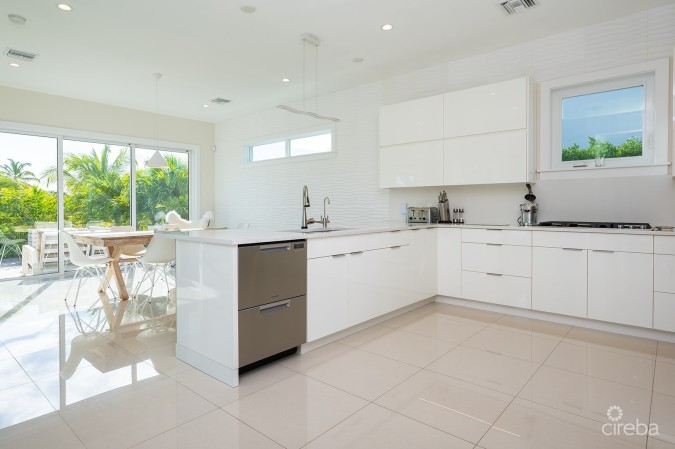 THE ULTIMATE ECO FRIENDLY CANAL FRONT FAMILY HOME