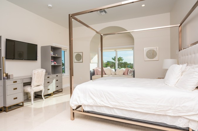 THE ULTIMATE ECO FRIENDLY CANAL FRONT FAMILY HOME