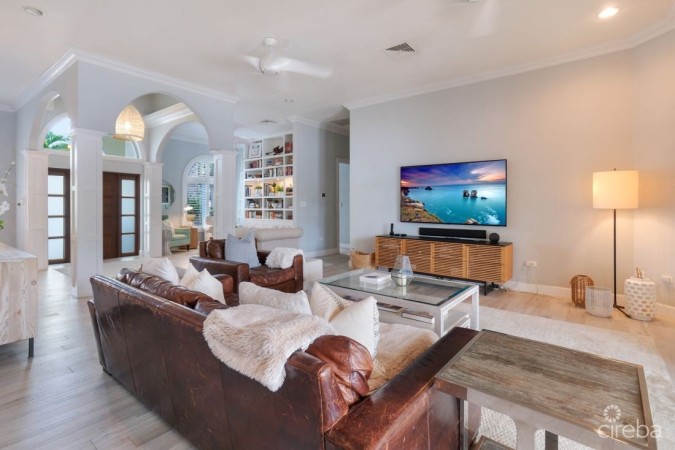 696 YACHT CLUB DRIVE