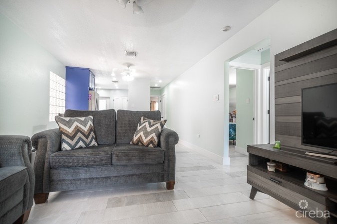 SMITH ROAD VILLAS - FULLY RENOVATED 3 BED/2 BATH