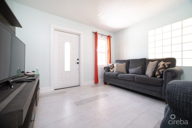 SMITH ROAD VILLAS - FULLY RENOVATED 3 BED/2 BATH