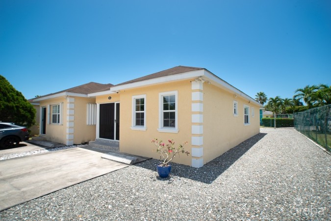 SMITH ROAD VILLAS - FULLY RENOVATED 3 BED/2 BATH