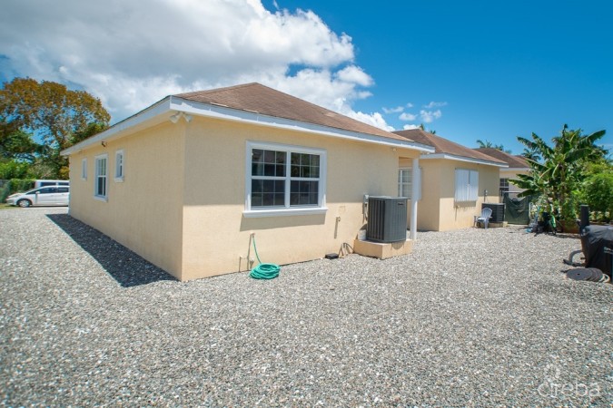 SMITH ROAD VILLAS - FULLY RENOVATED 3 BED/2 BATH