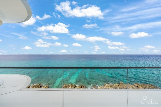 FIN 15 -  PRISTINE THREE BEDROOM SEAFRONT SECOND LEVEL UNIT