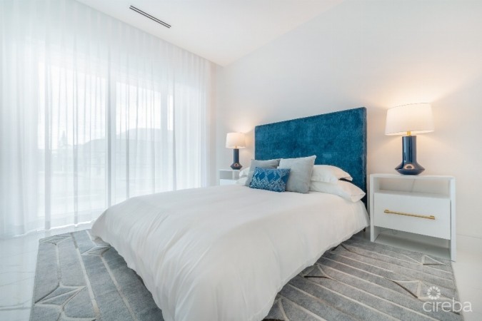 FIN 15 -  PRISTINE THREE BEDROOM SEAFRONT SECOND LEVEL UNIT