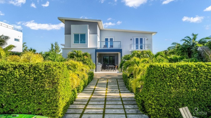 THE ULTIMATE ECO FRIENDLY CANAL FRONT FAMILY HOME