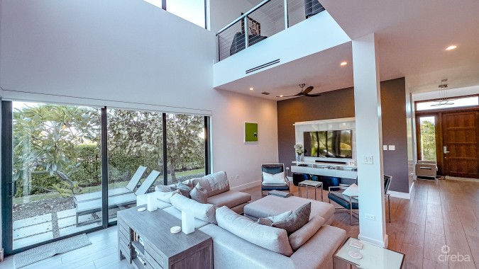 EXQUISITE MODERN FAMILY HOME, CRYSTAL HARBOUR