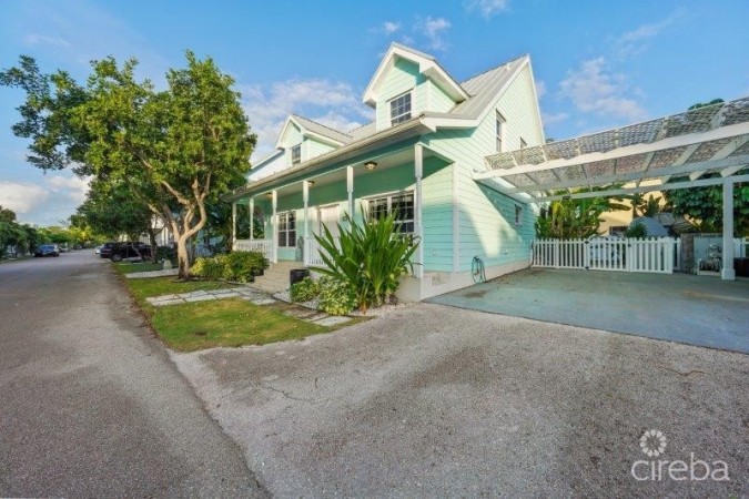 PLANTATION HOME - MOTIVATED VENDOR