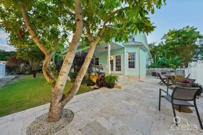 PLANTATION HOME - MOTIVATED VENDOR