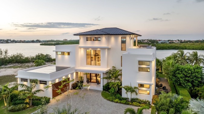 60 LALIQUE POINTE PENINSULA QUAY CRYSTAL HARBOUR HOME