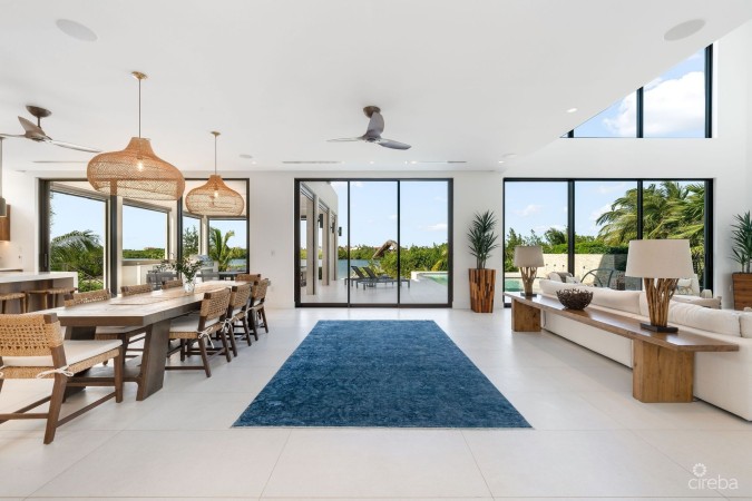 60 LALIQUE POINTE PENINSULA QUAY CRYSTAL HARBOUR HOME