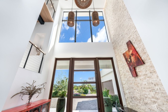 60 LALIQUE POINTE PENINSULA QUAY CRYSTAL HARBOUR HOME