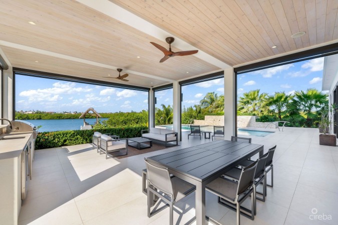 60 LALIQUE POINTE PENINSULA QUAY CRYSTAL HARBOUR HOME