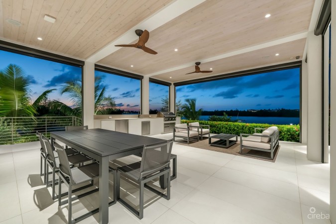 60 LALIQUE POINTE PENINSULA QUAY CRYSTAL HARBOUR HOME