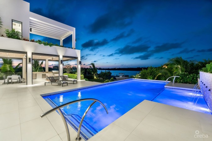 60 LALIQUE POINTE PENINSULA QUAY CRYSTAL HARBOUR HOME