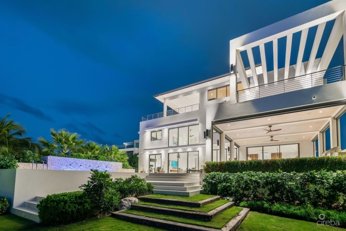 60 LALIQUE POINTE PENINSULA QUAY CRYSTAL HARBOUR HOME