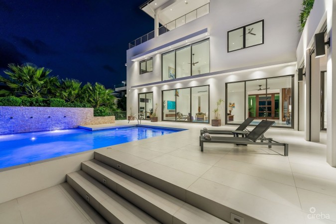 60 LALIQUE POINTE PENINSULA QUAY CRYSTAL HARBOUR HOME