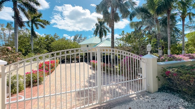 SOUTH SOUND HOME + 1 BEDROOM COTTAGE (ANNE BONNY CRESCENT)