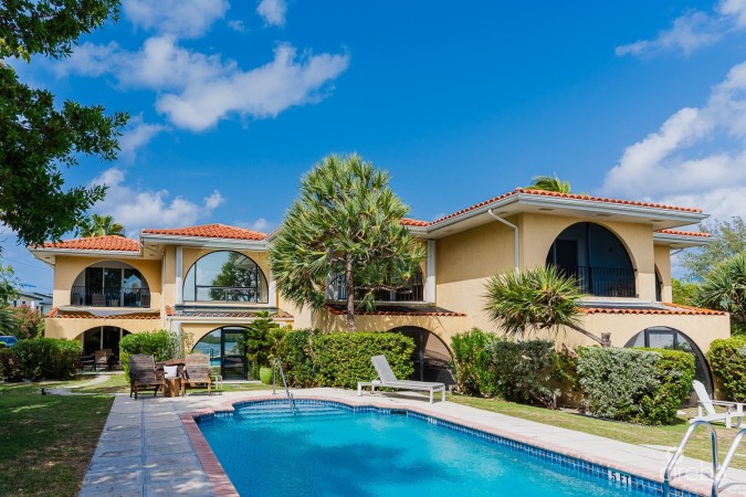 GOVERNORS HARBOUR WATERFRONT TOWNHOUSE, SMB CORRIDOR