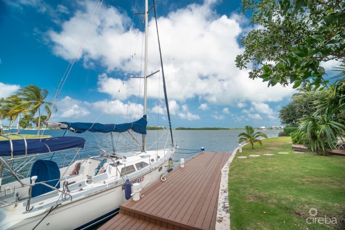 GOVERNORS HARBOUR WATERFRONT TOWNHOUSE, SMB CORRIDOR