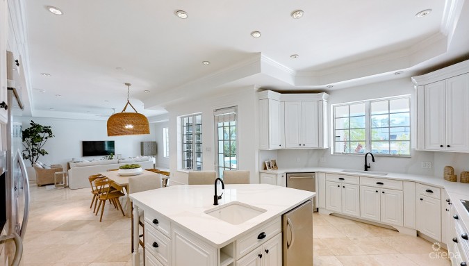 CRYSTAL HARBOUR LUXURY HOME