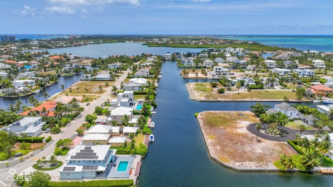 PRIME CANAL FRONT LAND IN CRYSTAL HARBOUR