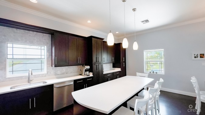 SAVANNAH FAMILY HOME WITH INVESTMENT PROPERTY