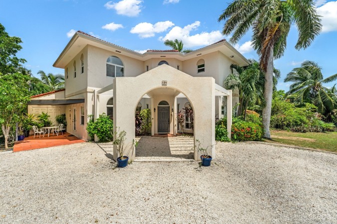 MATILDA'S HAVEN - OVER US$100K REDUCTION - MAKE AN OFFER!