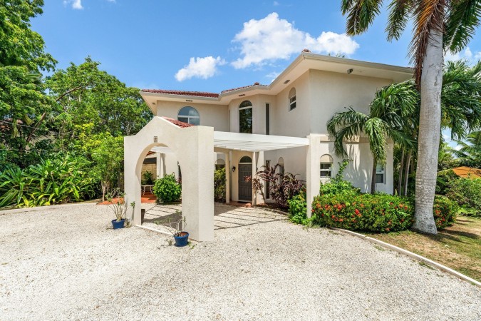 MATILDA'S HAVEN - OVER US$100K REDUCTION - MAKE AN OFFER!