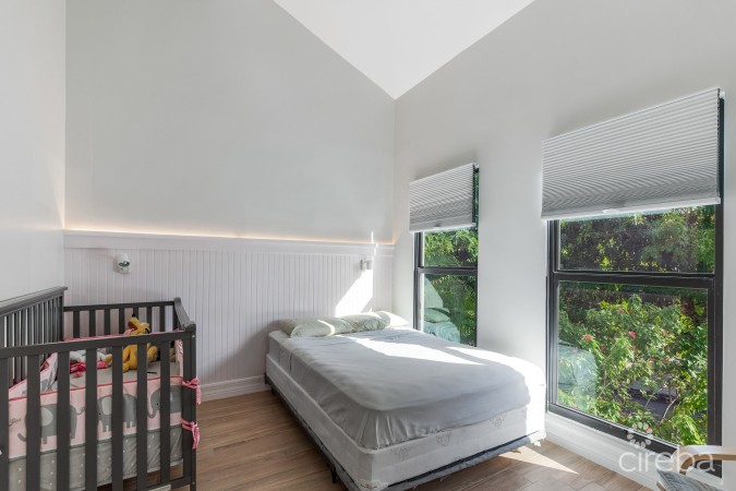 CANALFRONT 4 BED | 4.5 BATH - NEWLY RENOVATED GOVERNORS HARBOUR HOME