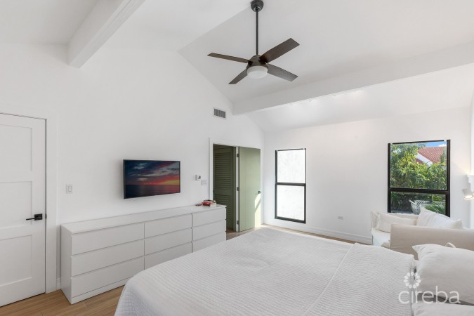 CANALFRONT 4 BED | 4.5 BATH - NEWLY RENOVATED GOVERNORS HARBOUR HOME