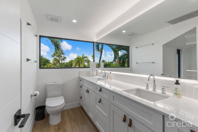 CANALFRONT 4 BED | 4.5 BATH - NEWLY RENOVATED GOVERNORS HARBOUR HOME