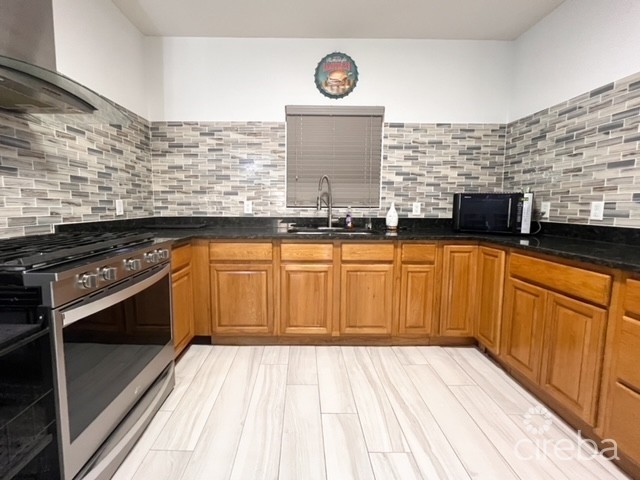 IMMACULATE 2-BEDROOM CONDO IN FALCON CLOSE
