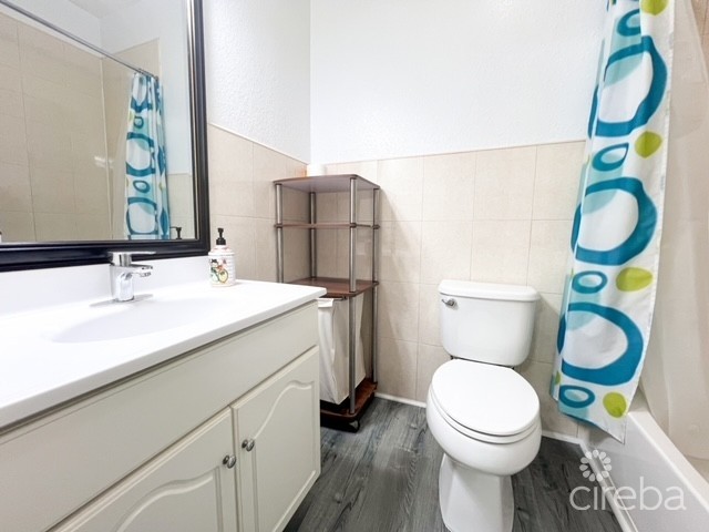 IMMACULATE 2-BEDROOM CONDO IN FALCON CLOSE